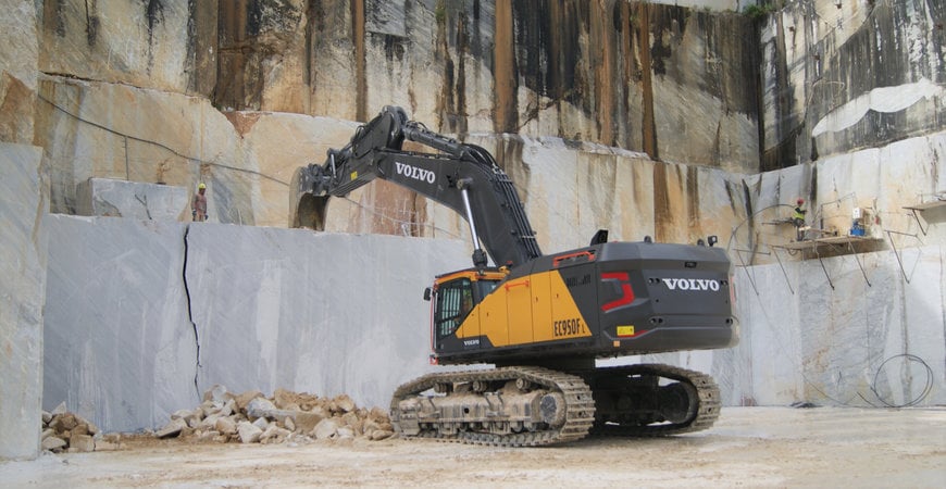 L'EC950F È STATO PRESENTATO NELLE CAVE DI MARMO DI CARRARA